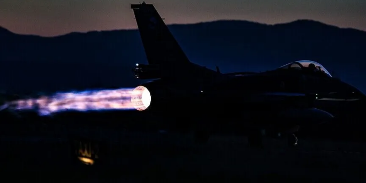 Alarm për rrëmbim avioni në fluturimin Varshavë–Tel Aviv / Turqia ngre në ajër avionë luftarakë F-16