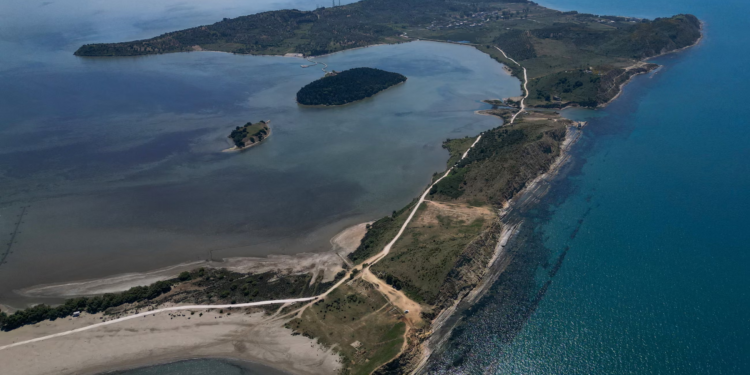 The Guardian: Shqipëria rrezikon anëtarësimin në BE për shkak të planeve për resortin e mbështetur nga Jared Kushner