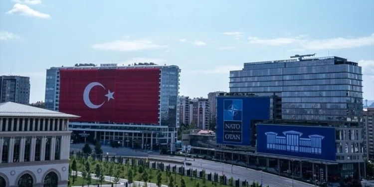 Samiti i NATO-s nis në Ankara, fokusi te mbrojtja, Ukraina dhe rritja e shpenzimeve ushtarake