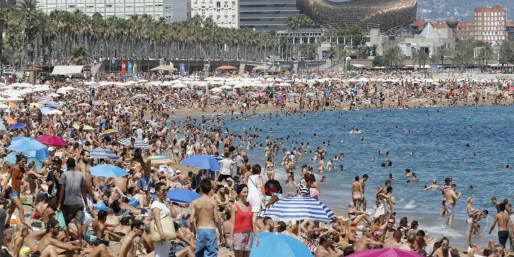 Spanja forcon rekordin turistik, mirëpriti 36.8 milionë vizitorë në pesë muajt e parë të vitit