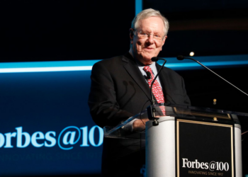 Steve Forbes mbështet paralajmërimin e Trump për komunizmin: “Ka të drejtë”
