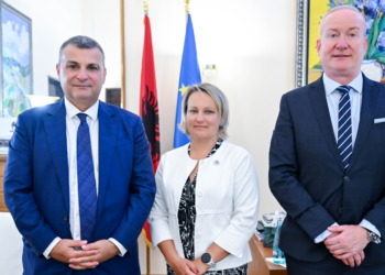 Ekonomia prej letre: Banka e Shqipёrisё flet për stabilitet, shqiptarёt flasin për mbijetesë/ Çfarë nuk u tha në takimin BSH–BERZH?