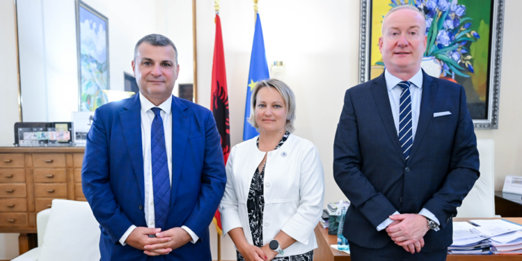 Ekonomia prej letre: Banka e Shqipёrisё flet për stabilitet, shqiptarёt flasin për mbijetesë/ Çfarë nuk u tha në takimin BSH–BERZH?