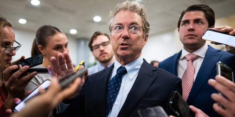 Senatori Rand Paul publikon mesazhe të brendshme: Shkencëtarët që hodhën poshtë teorinë e laboratorit kishin vetë dyshime për origjinën e COVID-19
