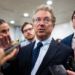 Senatori Rand Paul publikon mesazhe të brendshme: Shkencëtarët që hodhën poshtë teorinë e laboratorit kishin vetë dyshime për origjinën e COVID-19
