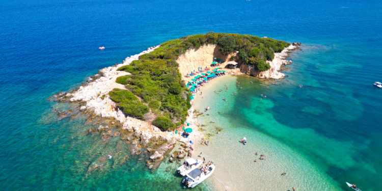 Shqipëria mes 10 vendeve europiane që turistët po zgjedhin për t’i shpëtuar radhëve të gjata në kufijtë e BE-së