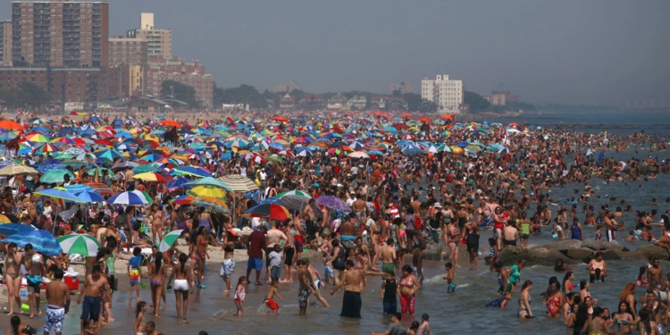 Europa përballet me valën e katërt të të nxehtit: Temperaturat drejt 40°C, zjarret vazhdojnë të përhapen