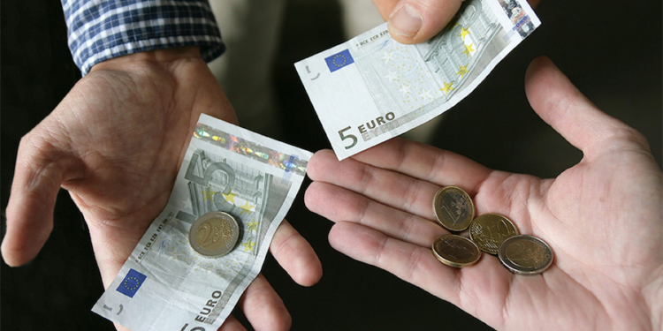 Pagat minimale në Europë në vitin 2026: Ku renditet Shqipëria dhe sa vlejnë realisht të ardhurat?