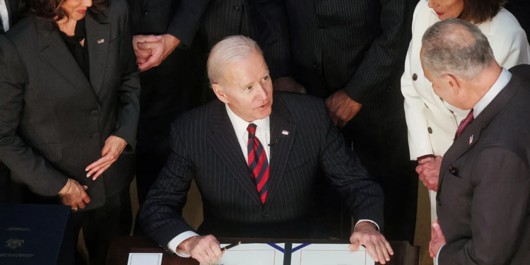 Faljet e fundit të Biden shkaktuan kaos në Departamentin e Drejtësisë, dokumentet zbulojnë se shumë raste anashkaluan verifikimin