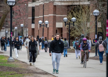 Universiteti i Michiganit heq notat për studentët e vitit të parë: Mbrojtje e shëndetit mendor apo frikë nga dështimi?