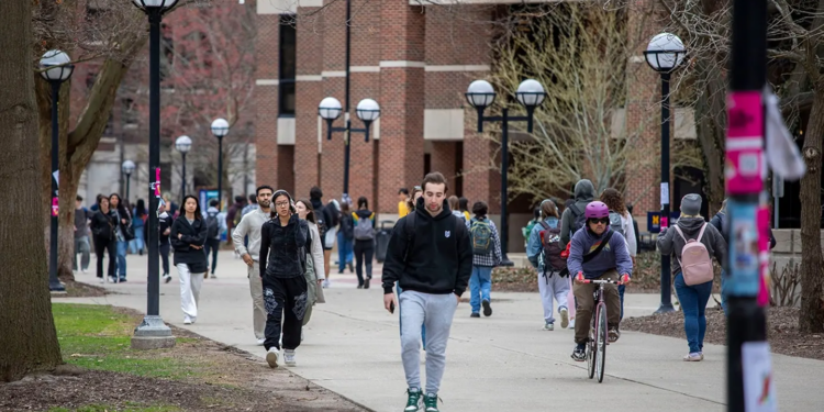 Universiteti i Michiganit heq notat për studentët e vitit të parë: Mbrojtje e shëndetit mendor apo frikë nga dështimi?