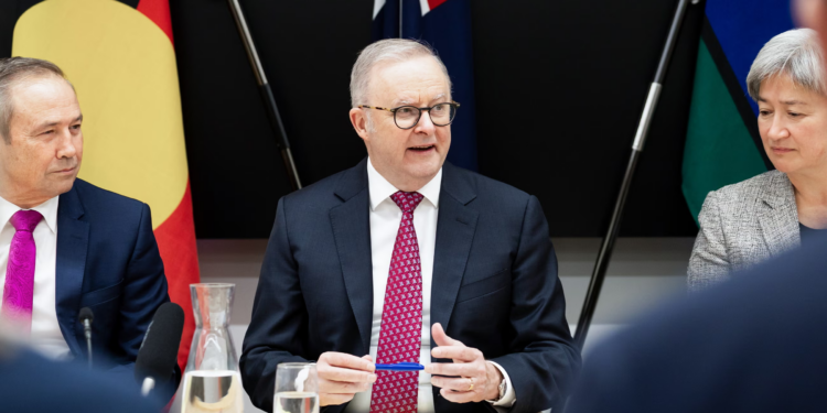 Australia vendos rregulla të forta për qendrat e të dhënave të AI: energji të rinovueshme dhe kufizim të përdorimit të ujit