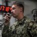 Admirali Brad Cooper viziton USS Abraham Lincoln, tensionet SHBA–Iran mbeten të larta