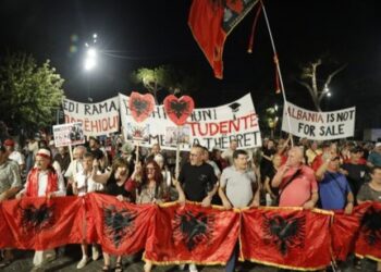 99 ditë rresht në shesh, çfarë tregon një protestë që nuk shuhet?