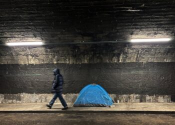 Finlanda uli me 80% numrin e të pastrehëve, modeli i saj: Së pari u jep një shtëpi të përhershme