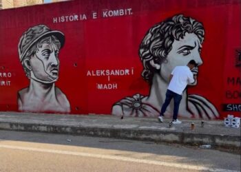 Murali i Aleksandrit të Madh ndez debat jashtë Shqipërisë, në qendër artisti shqiptar Bledar Çakalli