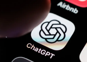BE shtrëngon rregullat për ChatGPT, Reddit dhe Roblox, kalojnë pragun e 45 milionë përdoruesve