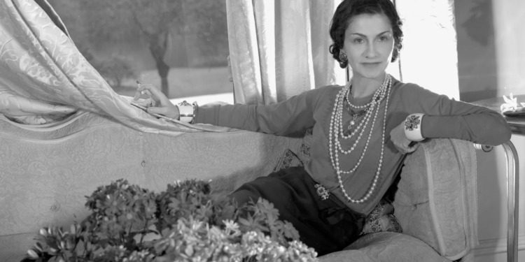 Brenda botës private të Coco Chanel: nga apartamenti luksoz në Paris te suita ku jetoi për 34 vjet në Ritz