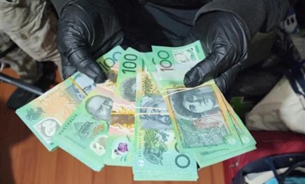 Australi, tre kontabilistë nën akuzë për mashtrim me kredi dhjetëra milionë dollarëshe