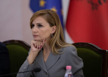 Tabaku nuk fal as qindarkën/ Padit Kuvendin për pagat e 2014-ёs dhe 2017-ёs, beteja mbërrin deri në Gjykatën e Lartë