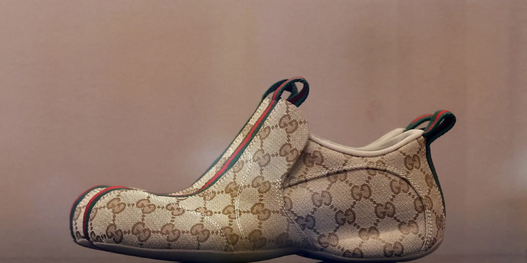 Gucci thyen traditën “Made in Italy”, nxjerr këpucët luksoze “Made in China” për të joshur shtresën e mesme