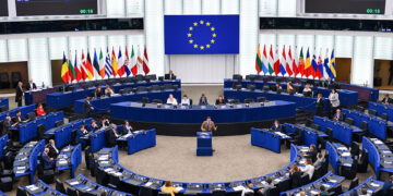 Policia bastis zyrat e së djathtës radikale në Parlamentin Europian, nën hetim abuzimi me mbi 4.3 milionë euro