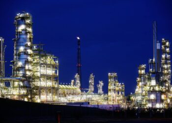 Nafta dhe gazi shtrenjtohen, BE përgatit taksë të re për kompanitë që po fitojnë miliarda nga kriza energjetike