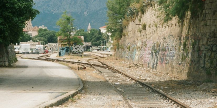 Itali-Greqi me tren përgjatë Adriatikut, propozohet korridori i ri hekurudhor që do të lidhë 7 vende