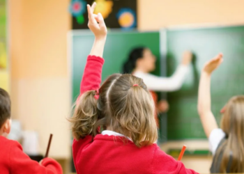 Kriza e energjisë prek shkollat në Irlandën e Veriut: “Nëse keni ftohtë, vishni më shumë rroba”