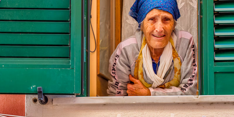 Fshati italian ku gratë jetojnë mbi 100 vjeç, shkencëtarët zbulojnë një tjetër “zonë blu” të jetëgjatësisë