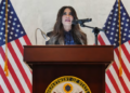Trump shkarkon zyrtarisht ish-të fejuarën e djalit të tij nga posti i ambasadores në Greqi, pas dyshimeve për korrupsion dhe jetë luksi
