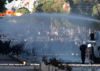 Deutsche Welle: Rama refuzon dorëheqjen, protestat në Shqipëri mes përplasjeve të dhunshme me policinë