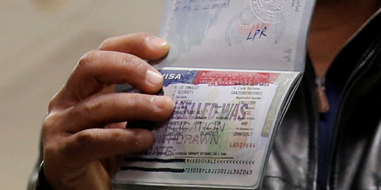 SHBA u heq vizat amerikane mbi 300 mijë të huajve: Rekord revokimesh, nën shqyrtim edhe postimet në rrjetet sociale